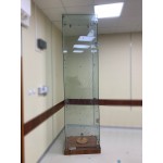 Шкаф стеклянный для хранения Боевого знамени (высота 3,2м.) одинарный Шкаф стеклянный для хранения Боевого знамени (высота 3,2м.) одинарный