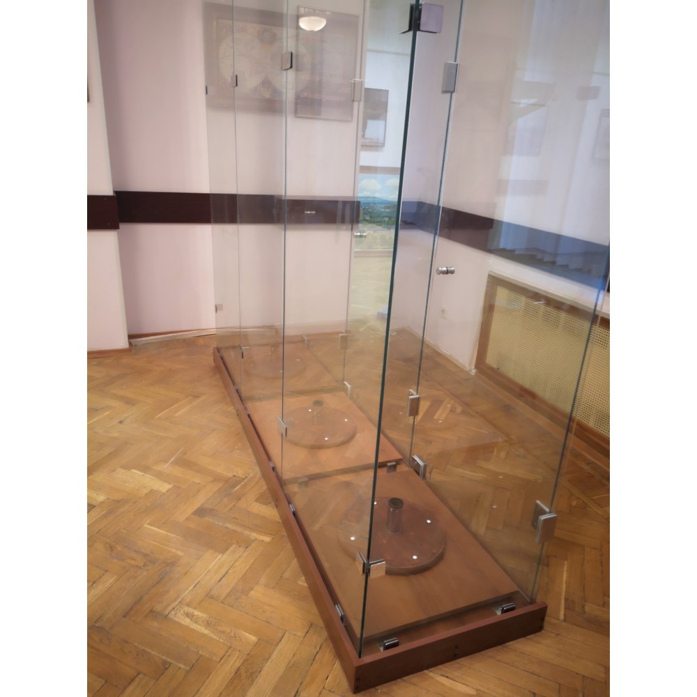 Шкаф стеклянный для хранения Боевого знамени (высота 3,2м.) тройной